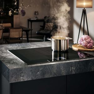 Modernes Induktionskochfeld von Siemens mit schneller, präziser Hitzeentwicklung – energieeffizient, sicher und perfekt für komfortables Kochen im Alltag